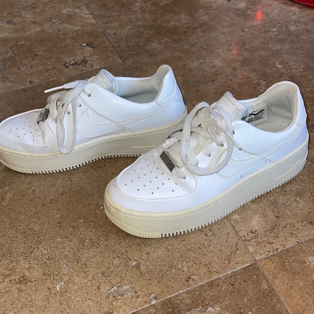 Nike Platform Air Force 1: White Size 5